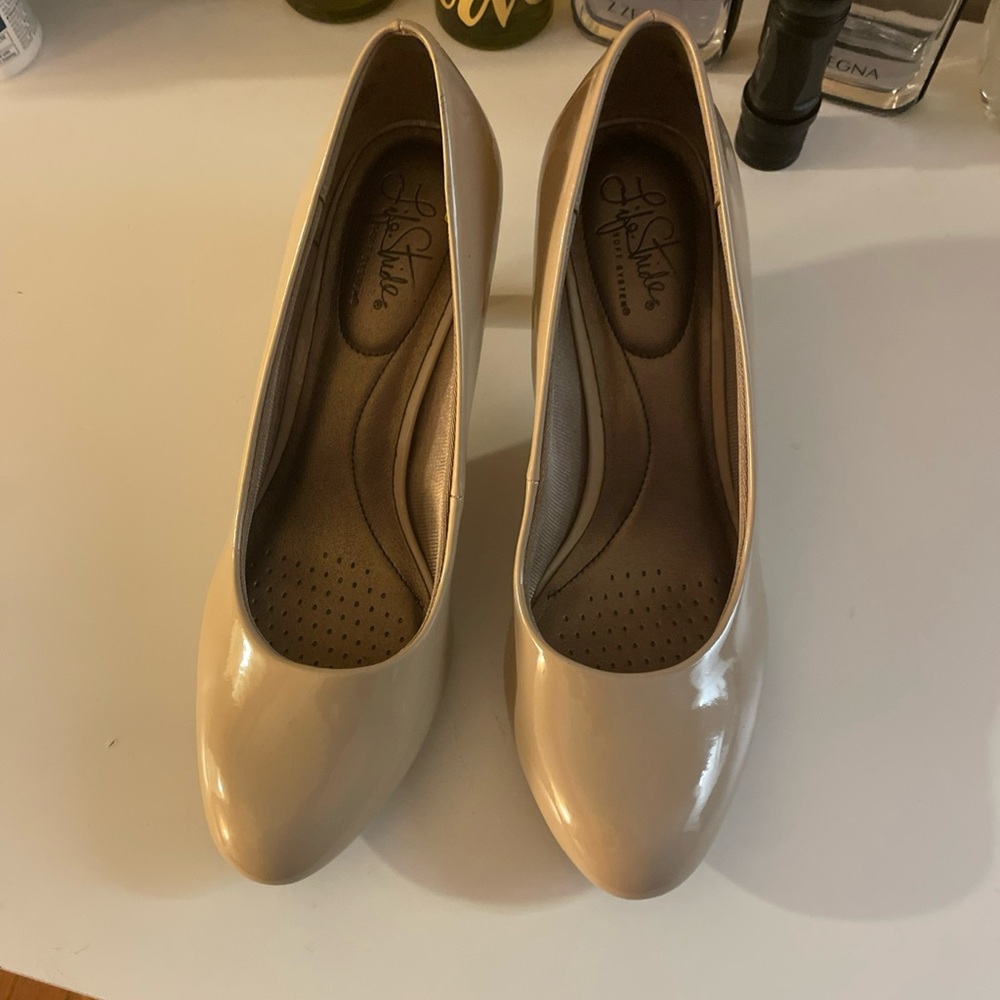 Life Stride Tan Heels Sleek Comfort